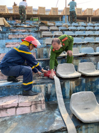 Hình ảnh toàn cảnh sẵn sàng đảm bảo an toàn phòng cháy tại trận địa bắn pháo hoa thời khắc giao thừa
