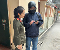 Đi khắp ngõ, gõ từng nhà hỗ trợ người dân trở thành “Công dân Thủ đô số - iHanoi”