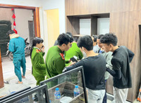 Đi khắp ngõ, gõ từng nhà hỗ trợ người dân trở thành “Công dân Thủ đô số - iHanoi”