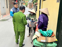 Đi khắp ngõ, gõ từng nhà hỗ trợ người dân trở thành “Công dân Thủ đô số - iHanoi”