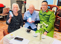 Đi khắp ngõ, gõ từng nhà hỗ trợ người dân trở thành “Công dân Thủ đô số - iHanoi”