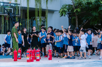 Cảnh sát phòng cháy hướng dẫn thầy và trò trải nghiệm kỹ năng an toàn trong hoả hoạn