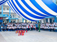  Học sinh trải nghiệm kỹ năng thoát nạn trong môi trường khói, khí 