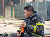 Những hình ảnh lực lượng cứu hỏa chữa cháy kho xưởng sản xuất ở xã Đình Xuyên giữa thời tiết nắng nóng