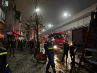 Huy động lực lượng trong đêm cứu người tại công trình sập giàn giáo 