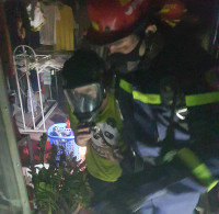 Những hình ảnh trong đêm ở ngôi nhà 4 tầng bị cháy