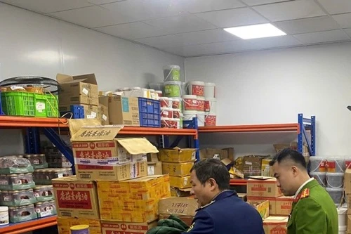 Phát hiện 1,5 tấn nguyên liệu thực phẩm không rõ nguồn gốc tại Công ty cổ phần BBB Thăng Long