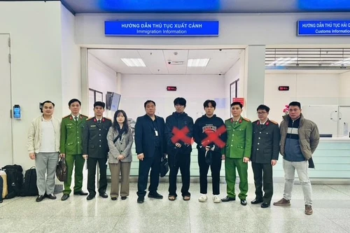 Bàn giao 2 đối tượng truy nã đỏ của Interpol cho Hàn Quốc