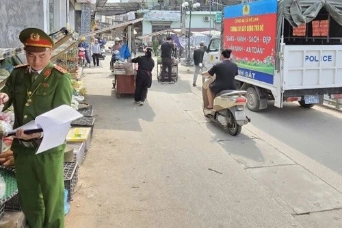 Tuyên truyền, hướng dẫn người dân chấp hành quy định trật tự đô thị