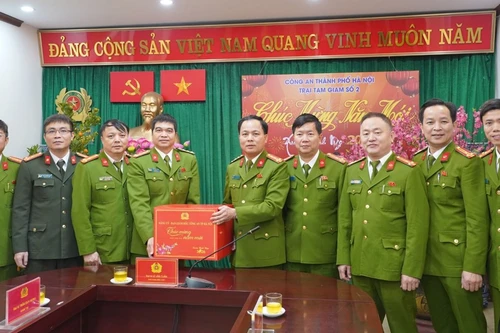 Lãnh đạo CATP Hà Nội thăm, chúc Tết lực lượng Công an cơ sở