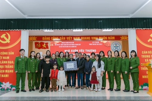 Ấm áp “Mùa xuân yêu thương” 