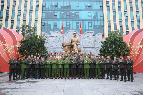 Đã cùng nhân dân Thủ đô có một cái Tết “an ninh, an toàn và an bình”