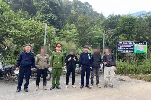 Tìm kiếm thành công 4 du khách bị lạc trên dãy Tây Yên Tử