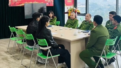 Thủ trưởng Cơ quan Cảnh sát điều tra Công an Hà Nội trực tiếp vận động đối tượng truy nã ra đầu thú 