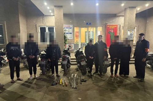 Truy 'nóng' trong đêm, lực lượng 141 phối hợp thu giữ 'kho' vũ khí trong nhà gã trai 19 tuổi