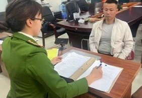 Tạm giữ hình sự tài xế trong vụ lật xe ô tô ở Ngã tư Sở 