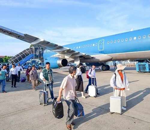 Vé tàu xe, máy bay "nóng" lên sau khi chốt lịch nghỉ Tết Dương lịch 2026