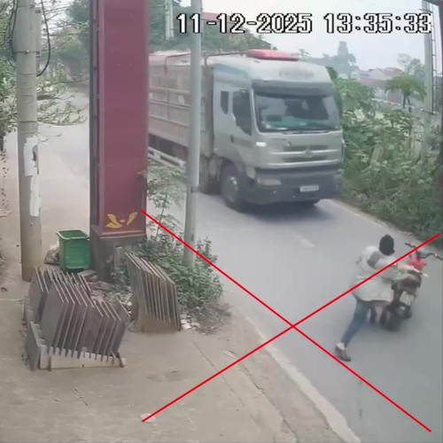 Tin Podcast ngày 12-12-202: Đẩy cán bộ cảnh sát giao thông vào đầu xe ô tô vì không bỏ qua lỗi vi phạm