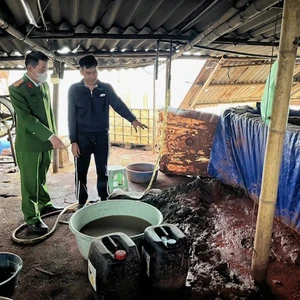 Tin Podcast ngày 29-1-2026: Hai xưởng phân kim đổ 6,7 tấn chất thải nguy hại gì ra sông Đuống