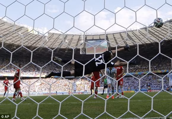 Lóe sáng phút bù giờ, Messi đưa Argentina vào vòng 16 đội ảnh 7