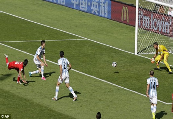 Lóe sáng phút bù giờ, Messi đưa Argentina vào vòng 16 đội ảnh 4