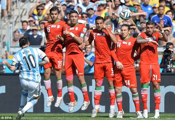 Lóe sáng phút bù giờ, Messi đưa Argentina vào vòng 16 đội ảnh 2