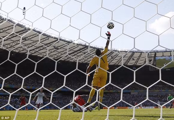 Lóe sáng phút bù giờ, Messi đưa Argentina vào vòng 16 đội ảnh 5