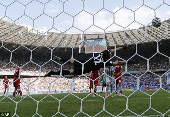 Lóe sáng phút bù giờ, Messi đưa Argentina vào vòng 16 đội ảnh 7