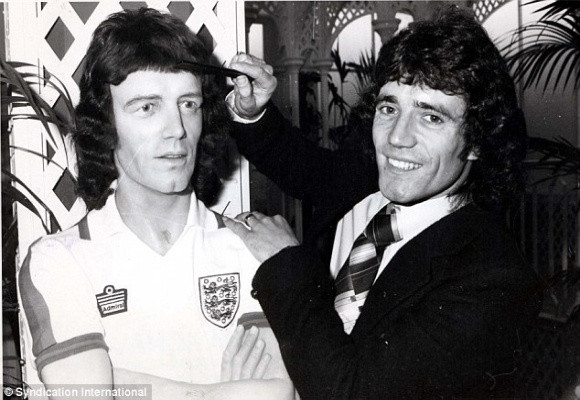 Huyền thoại bóng đá Pele được CLB cũ dựng tượng sáp ảnh 2