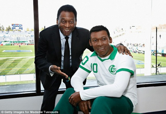 Huyền thoại bóng đá Pele được CLB cũ dựng tượng sáp ảnh 1