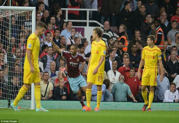 Ngả mũ trước siêu phẩm khiến Liverpool “ôm hận” ảnh 2