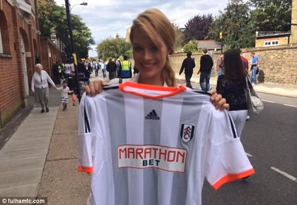 Fulham làm buồn lòng nữ minh tinh thích “ở trần” Margot Robbie ảnh 2