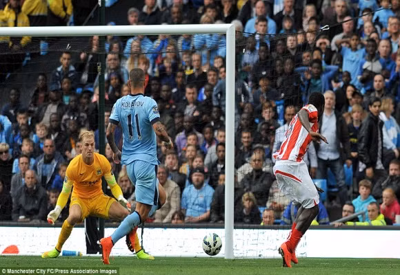 Màn bứt tốc siêu đẳng của cựu cầu thủ M.U khiến Man City ôm hận ảnh 3