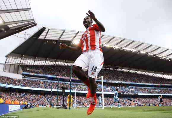 Màn bứt tốc siêu đẳng của cựu cầu thủ M.U khiến Man City ôm hận ảnh 2