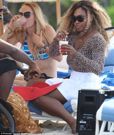 Ngắm nữ hoàng quần vợt khoe đường cong quyến rũ bên sóng biển ảnh 3 Ngắm nữ hoàng quần vợt khoe đường cong quyến rũ bên sóng biển ảnh 3