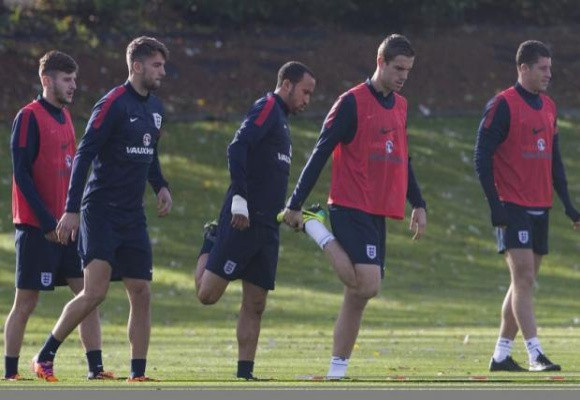 Ashley Cole giã từ sự nghiệp quốc tế - Hết thời thì nghỉ thôi! ảnh 4