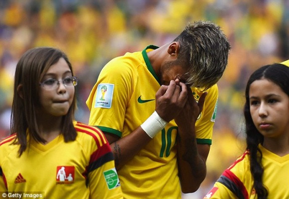 Neymar nức nở khi cử hành quốc ca Brazil ảnh 1