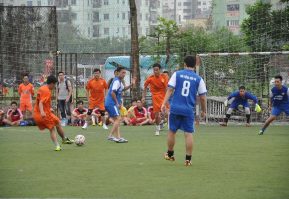 Bộ trưởng Đinh La Thăng sát cánh cùng các cựu danh thủ giành cúp vô địch ảnh 6 Bộ trưởng Đinh La Thăng sát cánh cùng các cựu danh thủ giành cúp vô địch ảnh 6