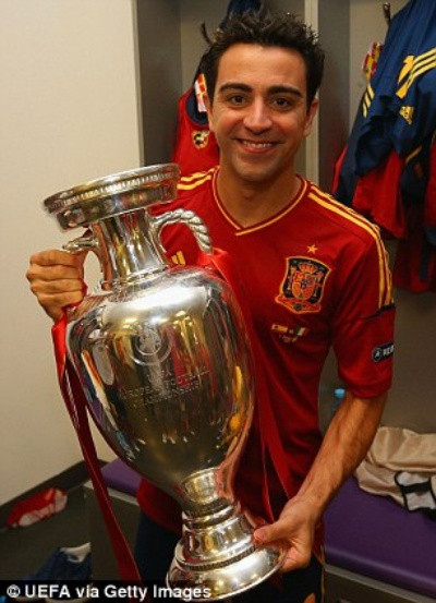 Xavi chia tay đội tuyển quốc gia sau ác mộng World Cup 2014 ảnh 2