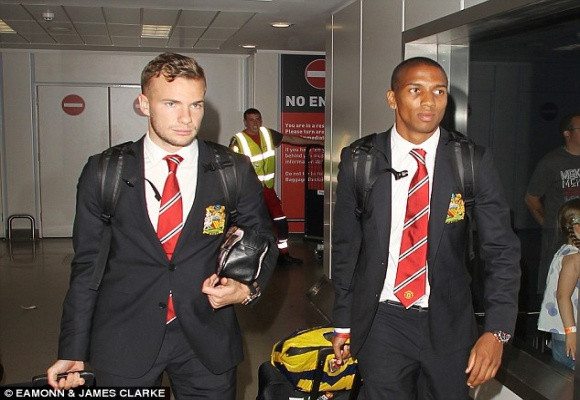 Chùm ảnh: Các người hùng M.U trở về sau vinh quang trên đất Mỹ ảnh 3 Chùm ảnh: Các người hùng M.U trở về sau vinh quang trên đất Mỹ ảnh 3