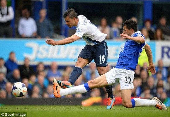 Ngược dòng đả bại Everton, Man City soán ngôi Liverpool ảnh 3