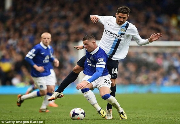 Ngược dòng đả bại Everton, Man City soán ngôi Liverpool ảnh 1