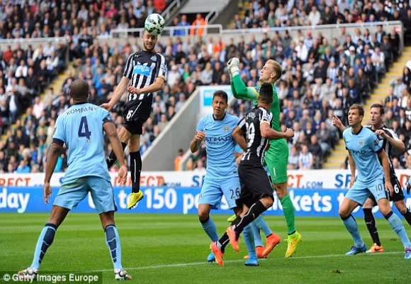 Xà ngang cứu Liverpool, Man City thoát thua nhờ Fernando ảnh 4