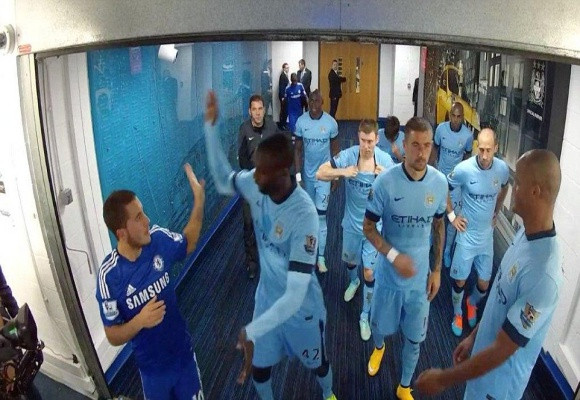 Lộ clip sao Man City và Chelsea “tẩn” nhau trong đường hầm ảnh 2
