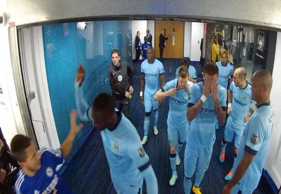 Lộ clip sao Man City và Chelsea “tẩn” nhau trong đường hầm ảnh 3 Lộ clip sao Man City và Chelsea “tẩn” nhau trong đường hầm ảnh 3