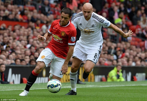 Louis van Gaal “méo xệch” mặt trong ngày mở màn thảm họa cùng M.U ảnh 1