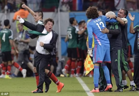 Thắng tưng bừng 4-1 trước Cameroon, Brazil “né” Hà Lan ảnh 9