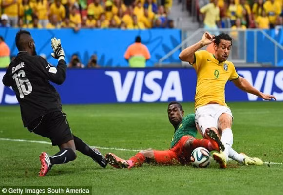 Thắng tưng bừng 4-1 trước Cameroon, Brazil “né” Hà Lan ảnh 1