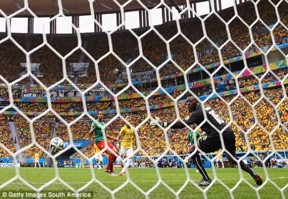 Thắng tưng bừng 4-1 trước Cameroon, Brazil “né” Hà Lan ảnh 2