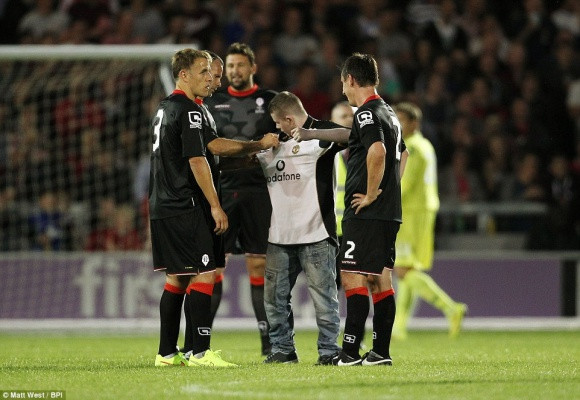 Giggs lập siêu phẩm trong ngày “Thế hệ vàng” 92 của M.U thua thảm ảnh 5